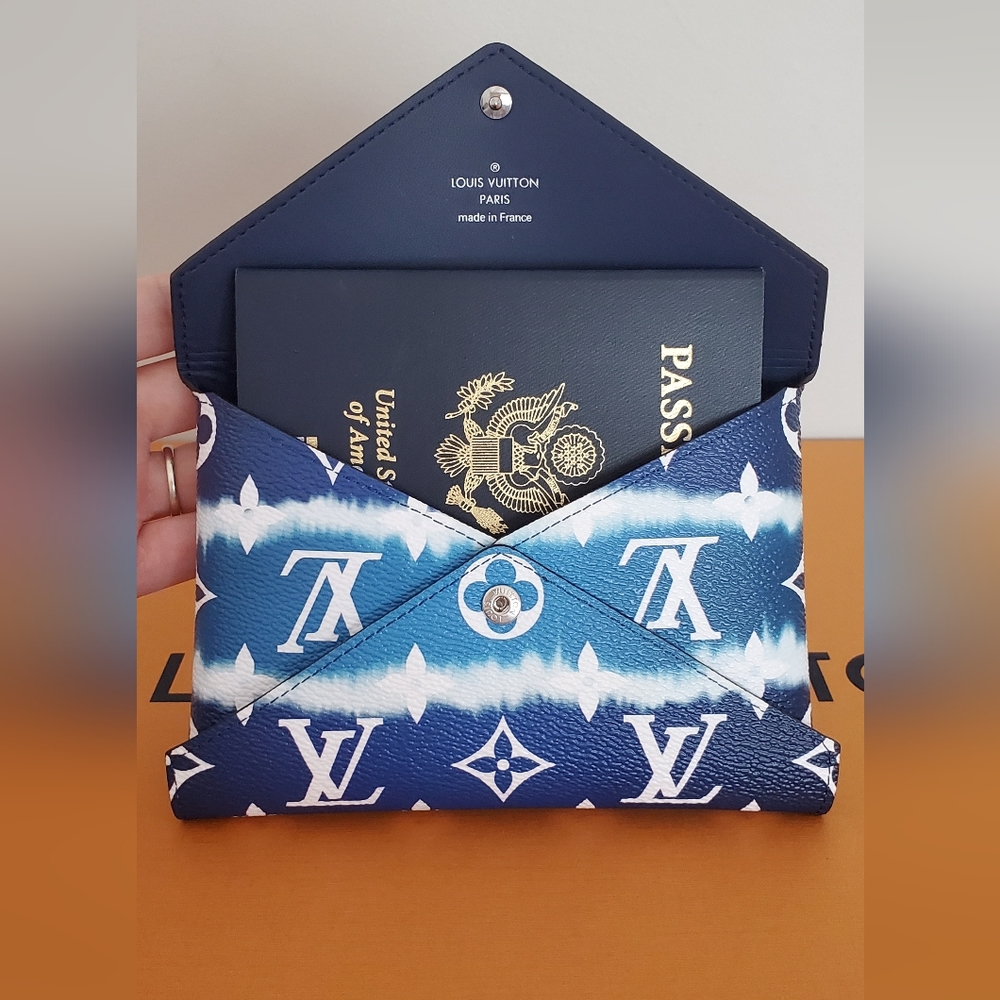 Louis Vuitton Medium Escale Blue Kirigami - Picture 2 of 12
